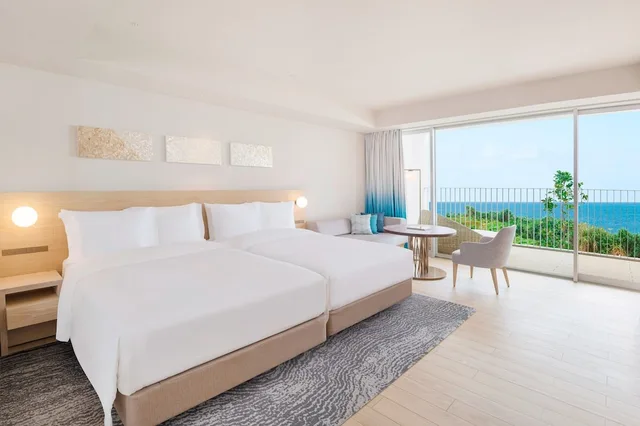 غرفة بسريرين مزدوجين بإطلالة على البحر، IRAPH SUI, a Luxury Collection Hotel, Miyako Okinawa 2/5