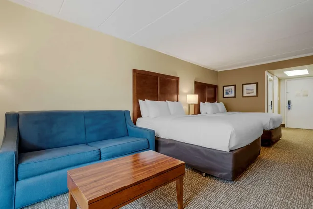 Efficiency, 2 Queen Beds, Accessible، Comfort Inn Boardwalk 3/6