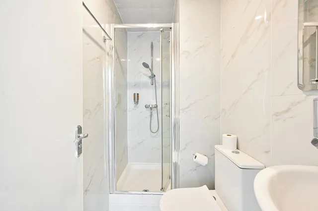 غرفة رباعية بأربعة أسرّة بحمام خاص، City London Hotel 8/8