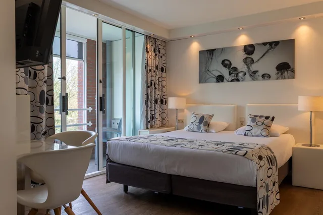 غرفة بسرير مزدوج بإطلالة على البحيرة، Hotel Mitland 4/10