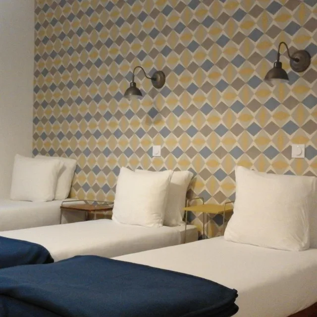 غرفة ثلاثية، Zazie Hotel 7/9