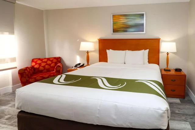 Room, King Bed, Bathtub, Quality Inn Miami Airport - Doral 4/9