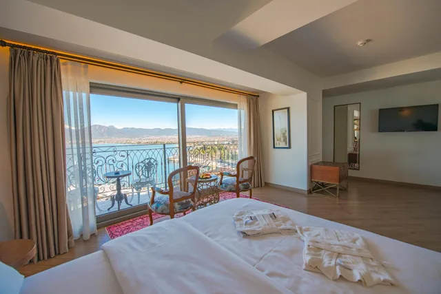 غرفة بسرير مزدوج بإطلالة على البحر بشرفة، Casa Margot Hotel - Adults Only 2/10