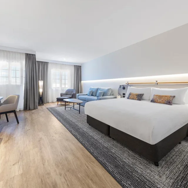 جناح جونيور بشرفة، CROWNE PLAZA HAWKESBURY VALLEY 3/5