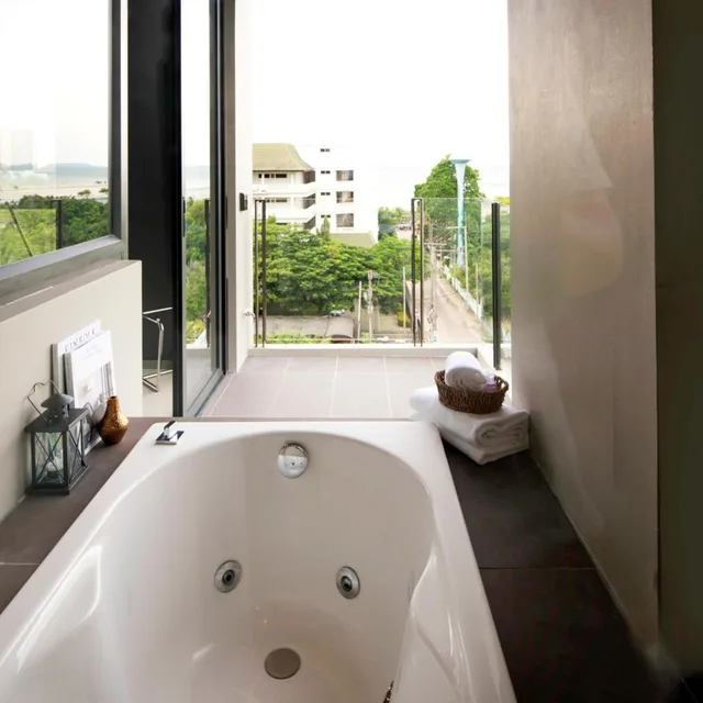 One Bedroom Corner Suite Seaview، Seaphere Pattaya Hotel 10/10