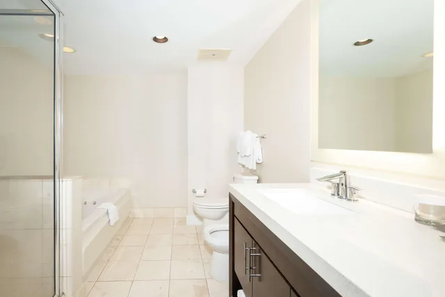 2 Bedrooms, Suite, 1 King or 2 Double Beds, Ocean View, Balcony، Doubletree By Hilton Ocean Point Resort – North Miami Beach 4/5