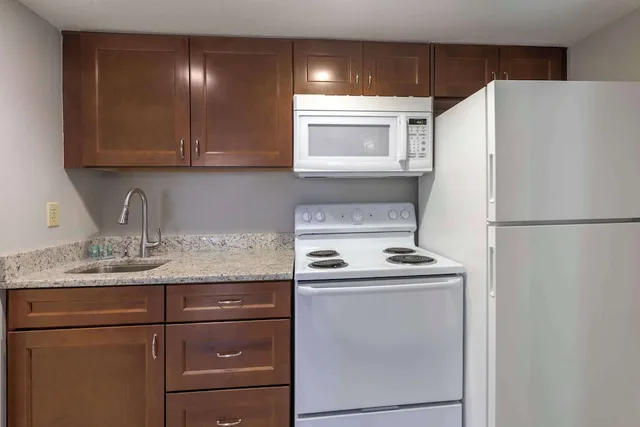 غرفة قياسية بسريرين كوين بمطبخ، Best Western Cocoa Beach Hotel and Suites 7/7