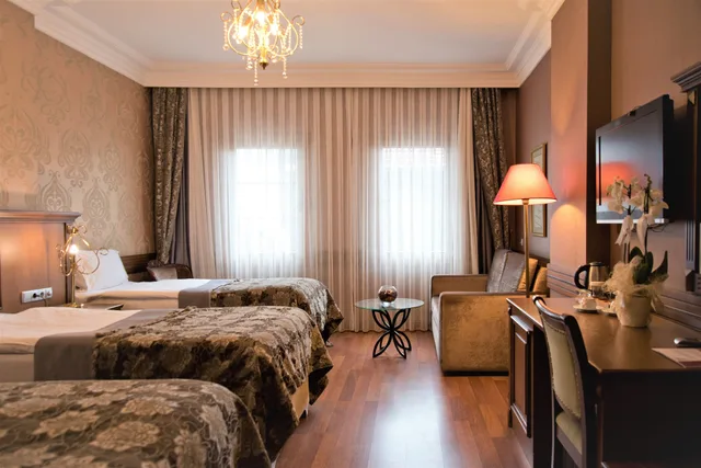 غرفة عائلية بسرير كينج وسرير فردي بإطلالة على المدينة مع أريكة، FERMAN HOTEL 8/11