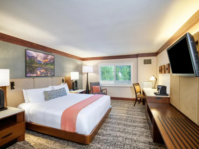 غرفة بسرير كينج لذوي الإعاقة، Tenaya Lodge At Yosemite 1/6