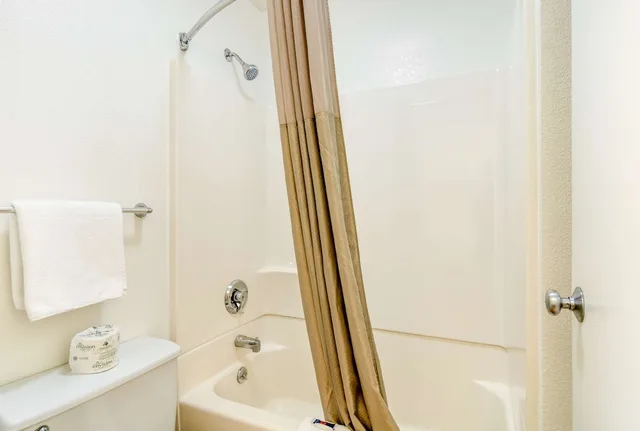 غرفة قياسية بسريرين مزدوجين، Motel6 Schiller Park, IL - Chicago O'Hare 4/6