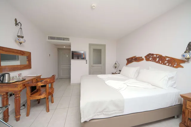 غرفة بسرير مزدوج بإطلالة على البحر بشرفة، Cunda Labris Hotel 1/10