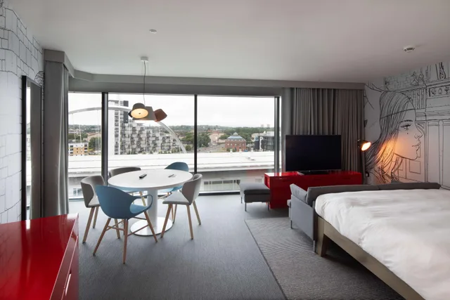 Superior, Hydromassage, Radisson Red Glasgow 6/8