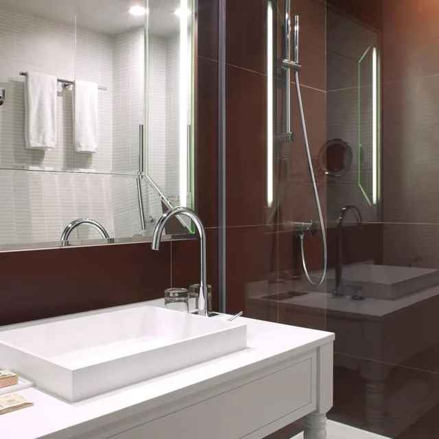 غرفة عائلية، Renaissance Paris Hippodrome de St. Cloud Hotel 5/7