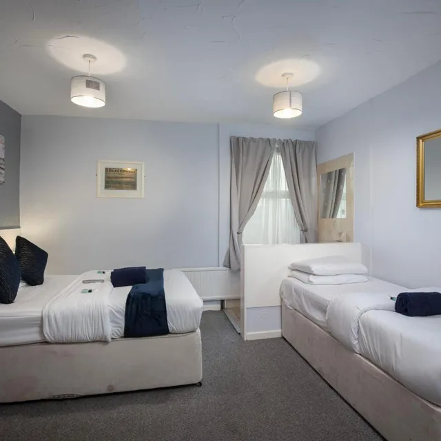 غرفة ثلاثية، Royal Oakwell Hotel 4/10