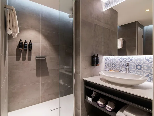 غرفة بريفيليج رباعية بسرير مزدوج مع أريكة، Mercure Amsterdam City Hotel 5/9