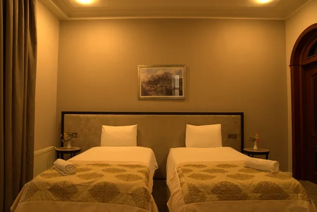 غرفة قياسية ثلاثية بثلاثة أسرّة، Premier Hotel 3/10