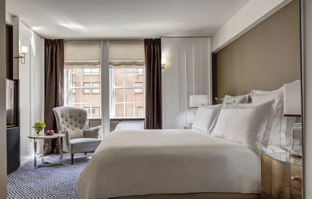جناح بريميير بسرير كينج لذوي الإعاقة، The Carlyle, A Rosewood Hotel 1/3