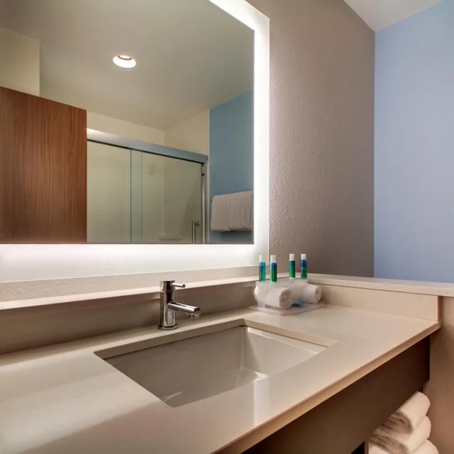 غرفة سوبيريور بسرير كينج، Holiday Inn Express Suites Charleston Ne Mt Pleasant Us17 5/7