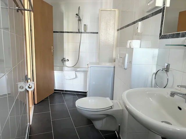 Apartment, King Bed, Jahrhunderthotel Leipzig 2/2