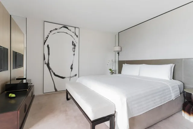 Horizon, Club, Junior Suite, King Bed, Shangri-La Singapore 2/4