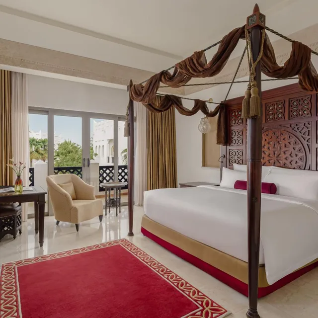 Guest Room, Deluxe, King Bed, Resort View، Sharq Village & Spa, a Ritz-Carlton Hotel 1/4