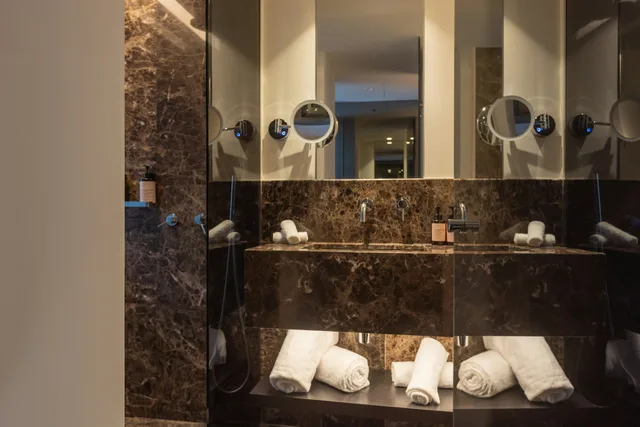 غرفة بسرير كينج، Adia Aluma Athens, Curio Collection by Hilton 11/11