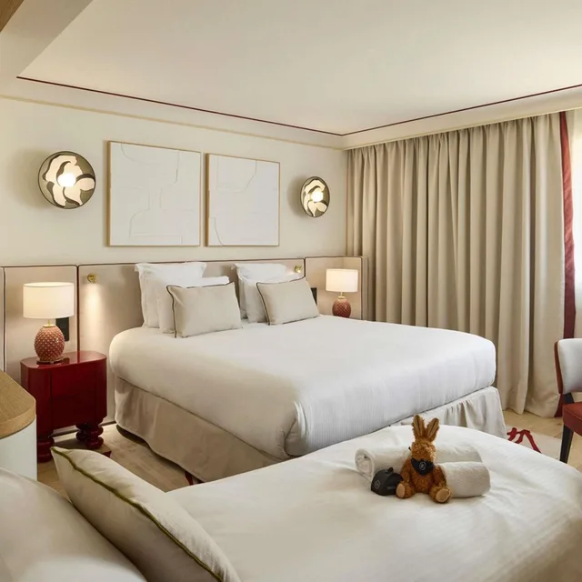 غرفة ديلوكس عائلية بسرير كينج بإطلالة على المدينة، Grand Hotel Roi Rene Aix - MGallery Collection 1/2