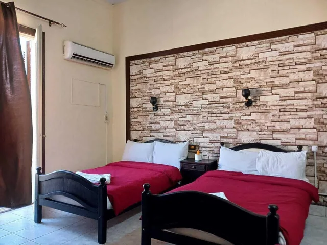 Room, Twin Beds, New Palace Hostel 5/6