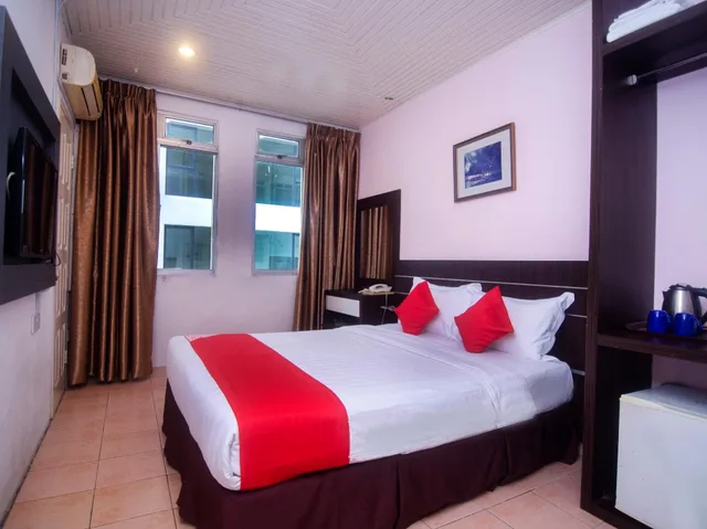 جناح ثلاثي، Hotel O Mayfair Hotel 1/1