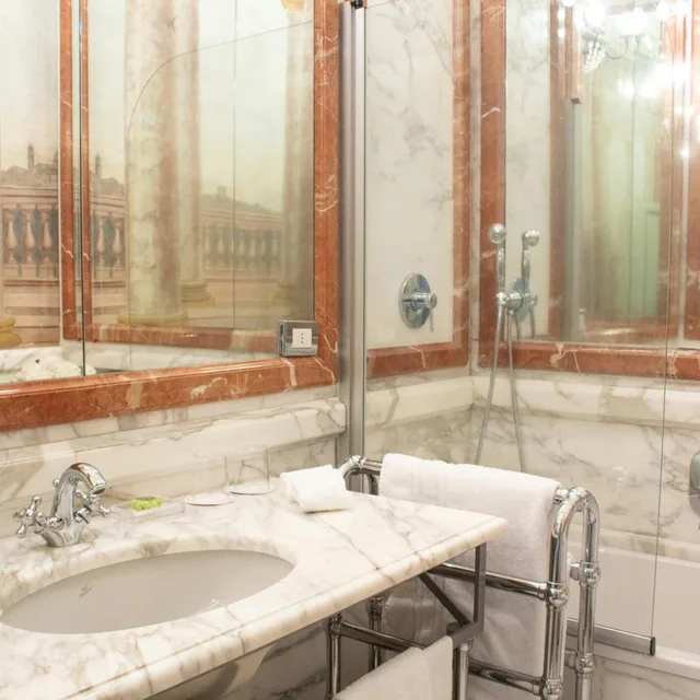غرفة ديلوكس بسرير مزدوج أو سريرين منفصلين بشرفة، Grand Hotel Continental Starhotels 9/9