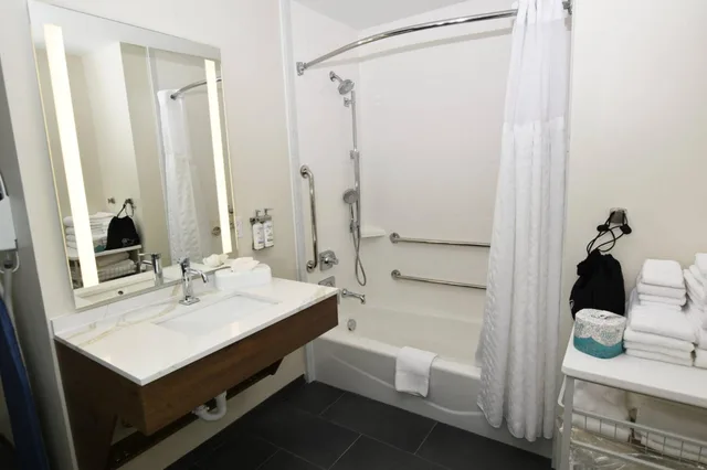 2 Bedrooms, Suite, 2 Bathrooms, Accessible، STAYBRIDGE SUITES DETROIT-NOVI 10/10