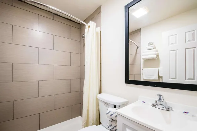 Room, King Bed, Accessible, Motel6 Tinton Falls, NJ - Neptune 9/10