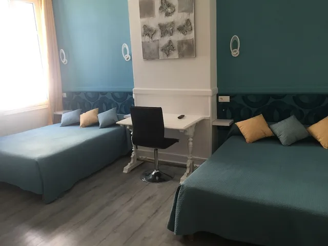 Room, Quadruple, Double Bed, Au Chapon Fin 9/10