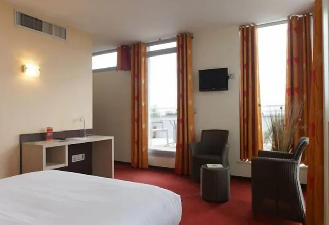 Superior, Double Bed, Citotel Hostellerie Saint Vincent Beauvais 4/5