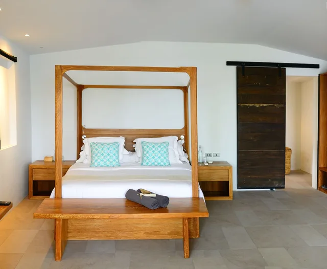 Beach, King Bed, Garden View، The Cove Phuket 1/2