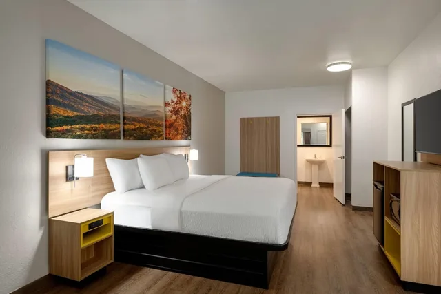 غرفة بسرير كينج لذوي الإعاقة، Days Inn by Wyndham Lexington 1/10