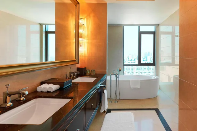 جناح ديلوكس بسرير كينج بإطلالة على البحر، Sheraton Shantou Hotel 2/2