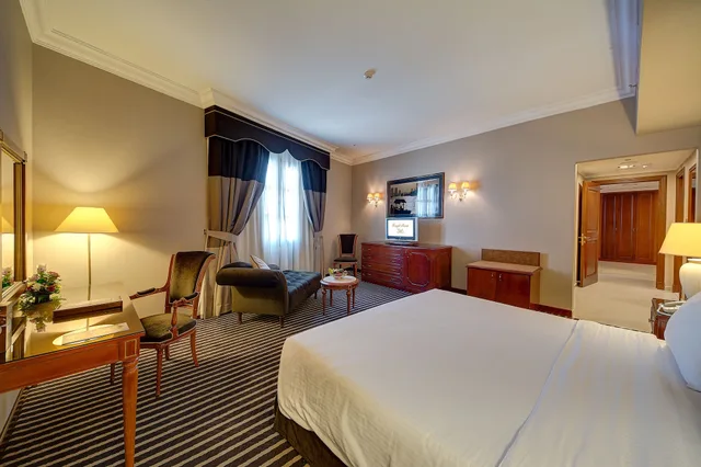 جناح بسريرين كينج بغرفتي نوم، Royal Ascot Hotel 1/6