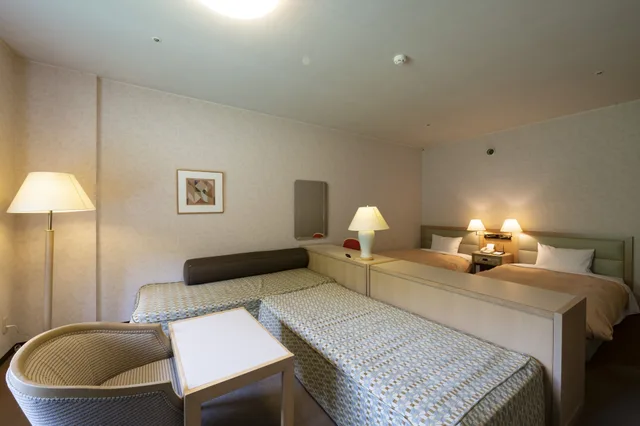 غرفة قياسية بسريرين منفصلين مع أريكة، HOTEL TANGRAM 3/3