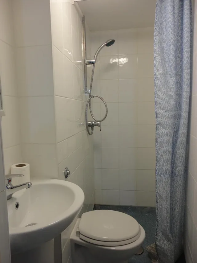 غرفة أساسية ثلاثية بسرير مزدوج وسرير فردي، City View Hotel Roman Road Market 2/2