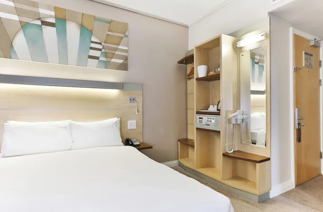 غرفة قياسية بسرير مزدوج مع أريكة، HOLIDAY INN EXPRESS CAPE TOWN CITY CENTRE 7/7