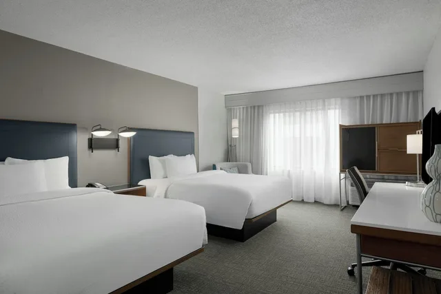 غرفة بسريرين كوين، Courtyard by Marriott Charlotte Airport North 4/8