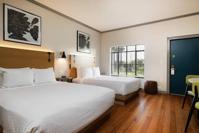 غرفة بسريرين كوين بإطلالة على الحديقة، Inn Marin and Suites, an Ascend Collection Hotel 1/8