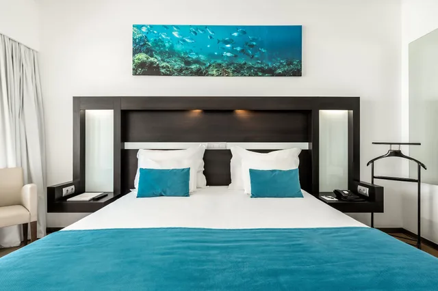 غرفة بريميوم بسرير مزدوج أو سريرين منفصلين بإطلالة على البحر بشرفة، Jupiter Algarve Hotel 3/6