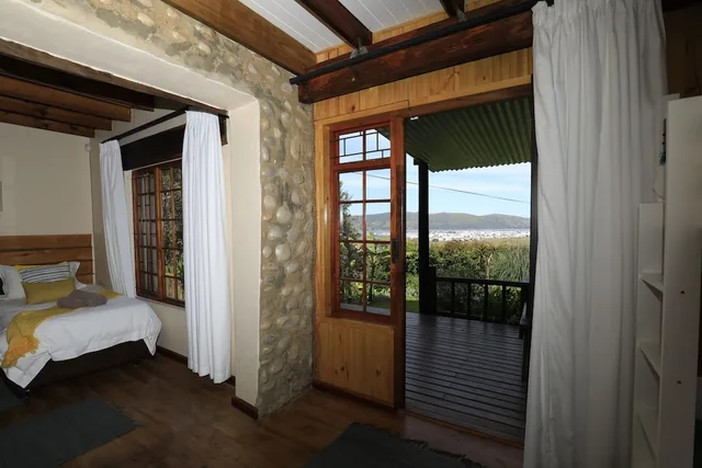 Lagoon Cottage, Twin Beds, 1 Queen and 1 Bunk Bed، Big Tree House Lodge 2/5