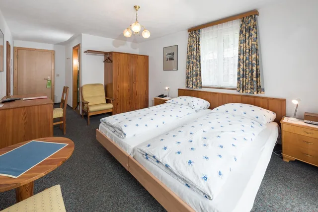Room, Double Bed, Partial Mountain View, Balcony or Terrace، Hotel Rhodania 4/10