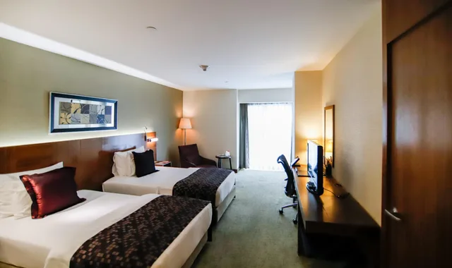 غرفة قياسية بسريرين منفصلين للمدخنين، Crowne Plaza Istanbul Harbiye Hotel 2/5