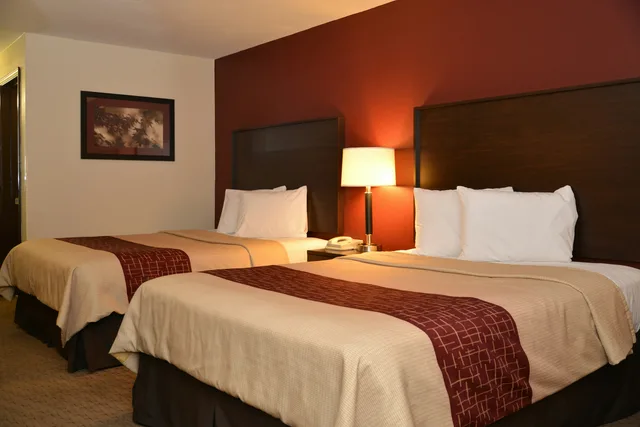 Deluxe, 2 Queen Beds, Smoking, Red Roof Inn Cookeville - Tennessee Tech 3/5
