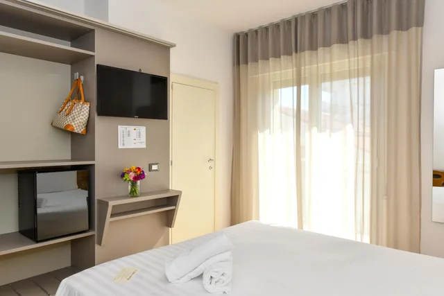 Standard, Double or Twin Bed, Side Sea View، Hotel Delle Mimose 5/10