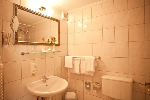 Room, Double Bed, Safestay Berlin (ex. Kult Hotel Auberge) 7/8